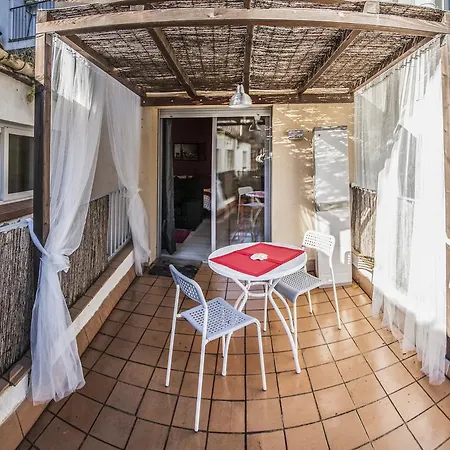 Stayingirona Center Apartment *